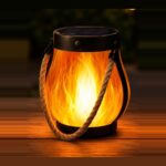 Solcellslykta med flammande ljuseffekt